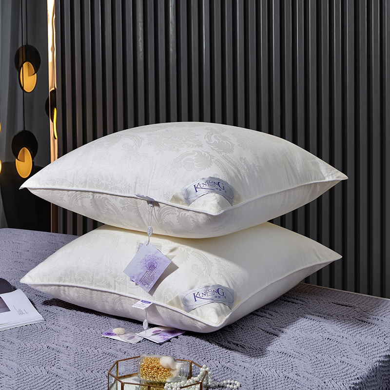 Шовкова подушка бежева KuNmeng 70_70_130p